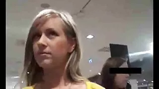 Busty வாடிக்கையாளர் அழுக்கு ஆபாச மதுக்கடை பையன் மூலம் fucked