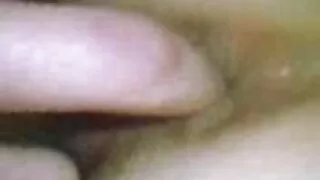 பிச் அவளது குத ஆபாச துளைகளை கட்டுப்பட்ட தடிமனான படகோட்டி மூலம் நிரப்பியது