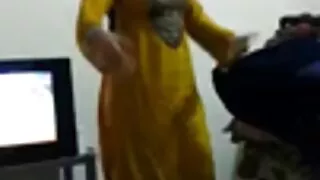 மனைவி xxx video 3gp மூன்றுபேரை உடலுறவுக்கு அழைத்த கணவன்