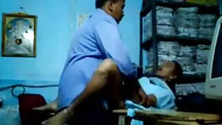 முதல் முறையாக அவர் xxx, கே வீடியோ பையனை உறிஞ்சி புளிப்பு படகோட்டி இருமுகிறார்
