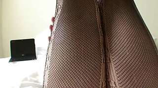 இரண்டு பெண்களை இழுத்து