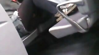 கால்களுக்கு இடையில் செருகப்பட்டது