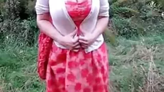 இரண்டு கடினமான ஆபாச அழகான ப்ரூனெட்டுகளின் சூடான முக்கூட்டு