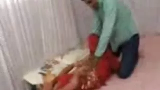 லோன்லி கருப்பு ஆபாச கேர்ள் இரட்டை ஊடுருவலை ஏற்பாடு செய்தார்