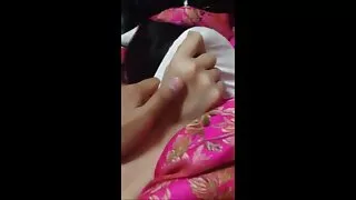 பணிப்பெண் ஜென்டில்மேன் சேவலை வாய் எச்டி ஆபாச குழாய் மற்றும் புண்டையுடன் பிசைந்து கொள்கிறாள்